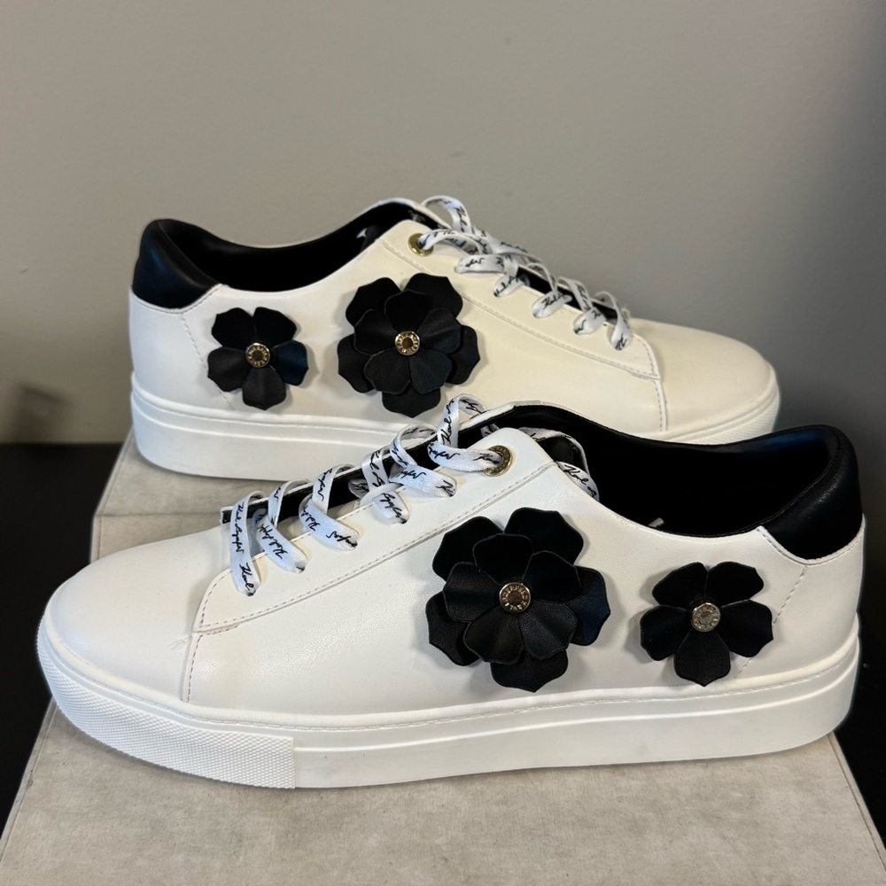 Karl Lagerfeld Women's Paris Crete Flower Sneaker, size 11, NWOT